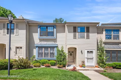 100 Dundee Ct, Matawan, NJ 07747