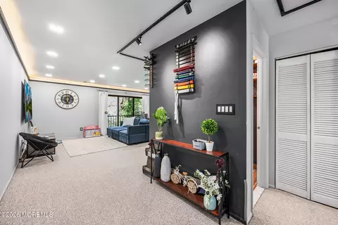 100 Dundee Ct, Matawan, NJ 07747