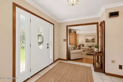 5 Mccaffery Rd, Manalapan, NJ 07726