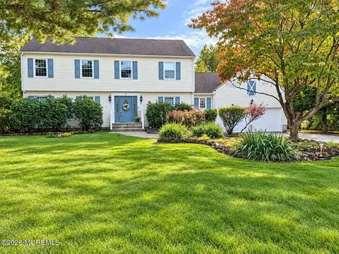 5 Mccaffery Rd, Manalapan, NJ 07726