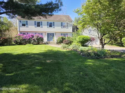 5 Mccaffery Rd, Manalapan, NJ 07726