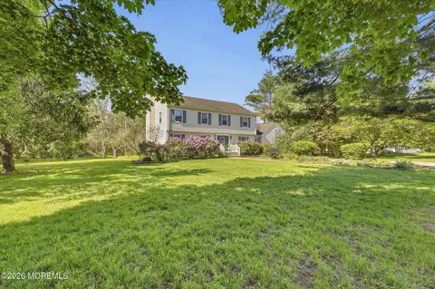 5 Mccaffery Rd, Manalapan, NJ 07726