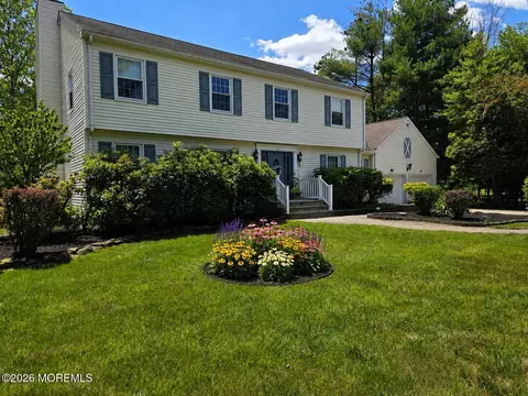 5 Mccaffery Rd, Manalapan, NJ 07726