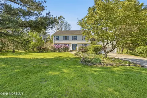 5 Mccaffery Rd, Manalapan, NJ 07726
