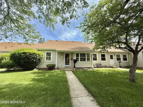 93 Halls Croft Rd #C, Freehold, NJ 07728