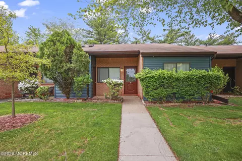 220 Medford Ct #C, Manalapan, NJ 07726