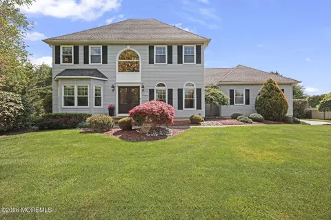 5 Mohegan Rd, Freehold, NJ 07728