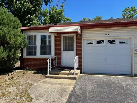14 Easton Dr #A, Whiting, NJ 08759
