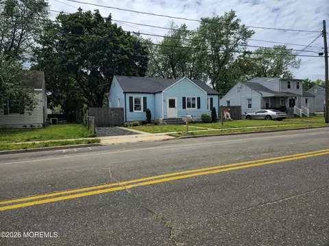 610 Chestnut St, Lakehurst, NJ 08733