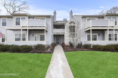 461 Magnolia Ct, Howell, NJ 07731