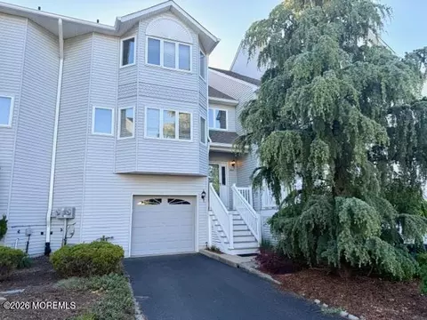 204 Muskflower Ct, Toms River, NJ 08753