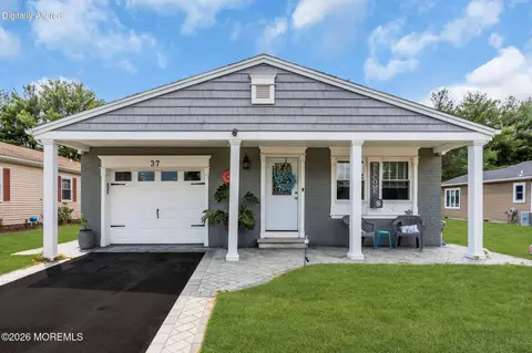 37 Wedgeport Dr, Toms River, NJ 08757