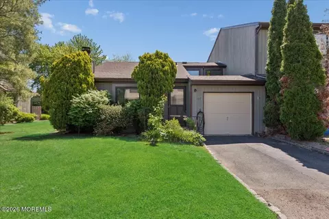 107 Bowne Ct #35, Matawan, NJ 07747