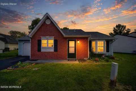 20 Jaffreyton Close, Freehold, NJ 07728