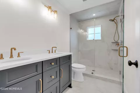 Bath - 907 Riverview Dr, Brielle, NJ 08730 photo 8 of 11