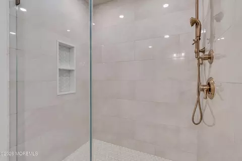 Bath - 907 Riverview Dr, Brielle, NJ 08730 photo 6 of 11