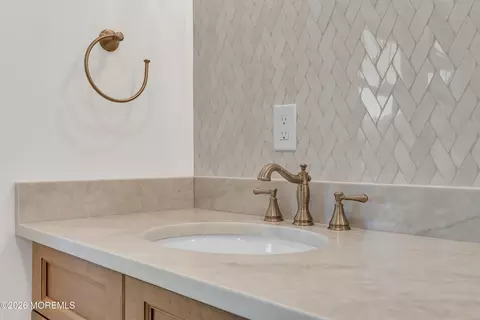 Bath - 907 Riverview Dr, Brielle, NJ 08730 photo 5 of 11