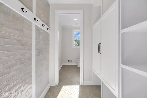 Entry Way - 907 Riverview Dr, Brielle, NJ 08730 photo 4 of 12