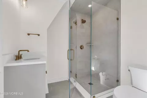 Bath - 907 Riverview Dr, Brielle, NJ 08730 photo 2 of 11