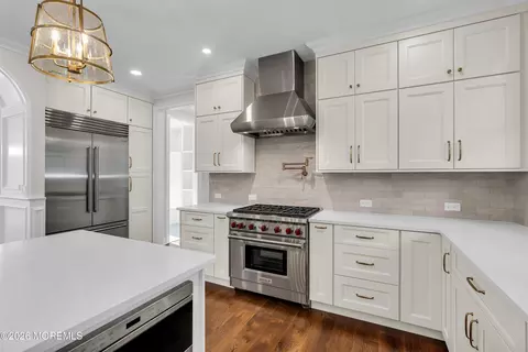 Kitchen - 907 Riverview Dr, Brielle, NJ 08730 photo 9 of 10