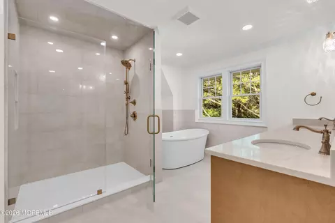 Bath - 907 Riverview Dr, Brielle, NJ 08730 photo 3 of 11