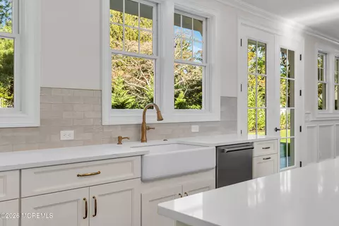Kitchen - 907 Riverview Dr, Brielle, NJ 08730 photo 7 of 10
