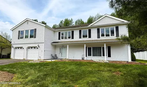 33 Surrey Dr, Old Bridge, NJ 08857