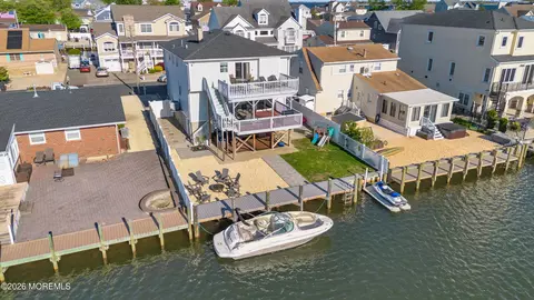 20 Lagoon Dr W, Toms River, NJ 08753