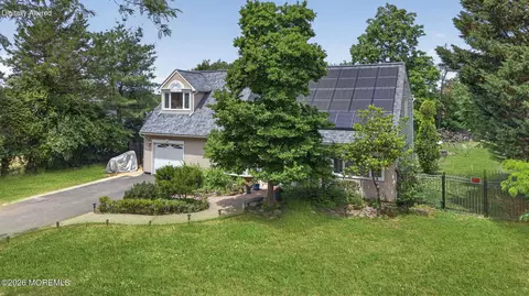 6 Hillcrest Rd, Manalapan, NJ 07726