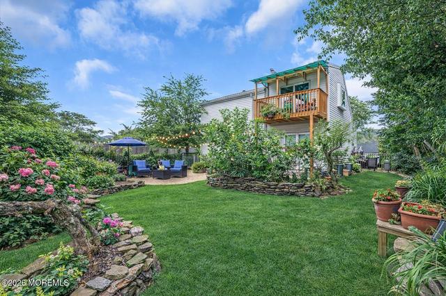 6 Hillcrest Rd, Manalapan, NJ 07726