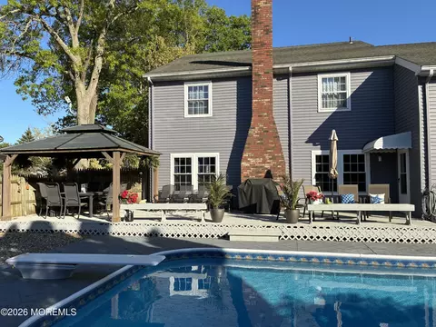 4 Tanglewood Dr, Barnegat, NJ 08005