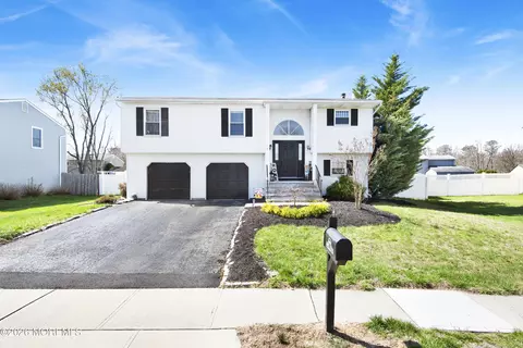 19 Peachstone Rd, Howell, NJ 07731