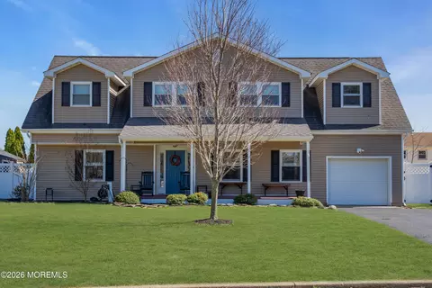 26 Bayberry Dr, Lanoka Harbor, NJ 08734