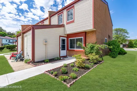 2 Foxwood Ct, Brick, NJ 08724