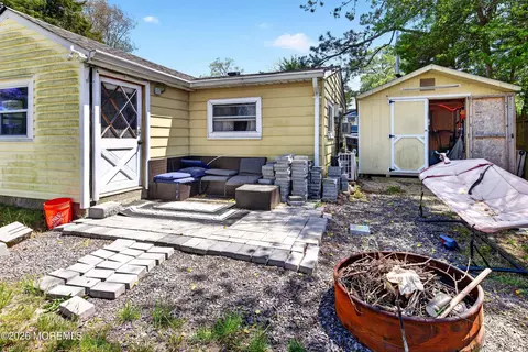 Exterior - 418 Beach Blvd, Forked River, NJ 08731 photo 4 of 5