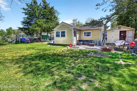 Exterior - 418 Beach Blvd, Forked River, NJ 08731 photo 3 of 5