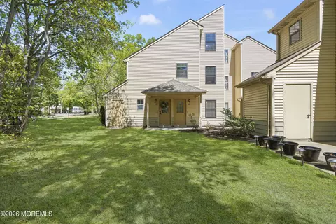 908 Morning Glory Ct, Jackson, NJ 08527