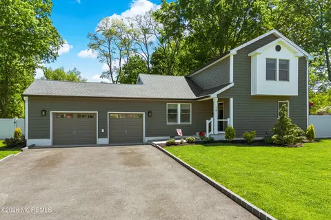 19 Acker Dr, Middletown, NJ 07748