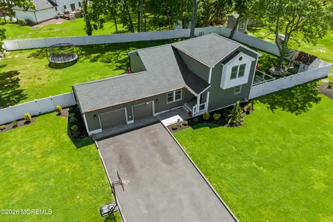 19 Acker Dr, Middletown, NJ 07748 photo 2