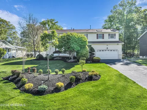 12 Apollo Rd, Manalapan, NJ 07726
