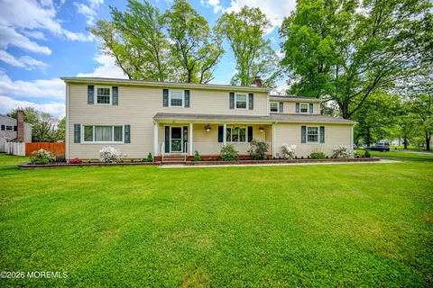 40 Woodstock Pl, Freehold, NJ 07728