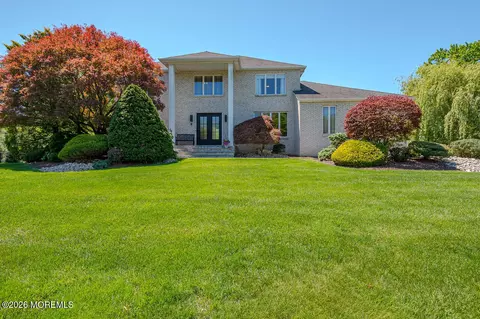 6 Buck Dr, Freehold, NJ 07728