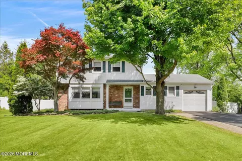 28 Bunker Hill Dr, Manalapan, NJ 07726