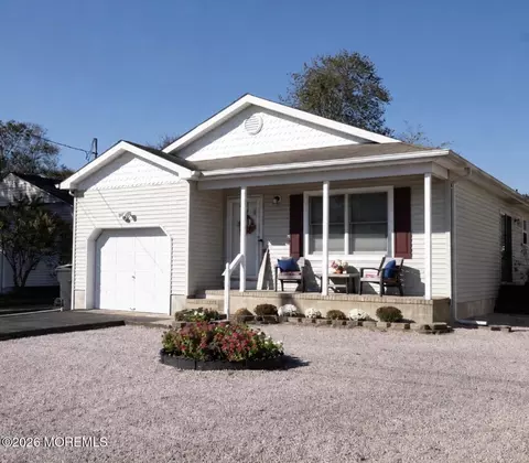 562 George Rd, Toms River, NJ 08753