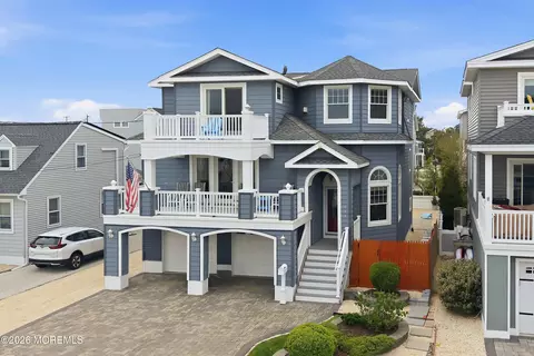 226 N 13th St, Surf City, NJ 08008
