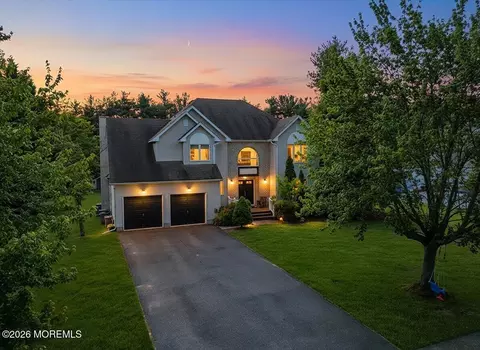 57 Jamestown Dr, Eatontown, NJ 07724