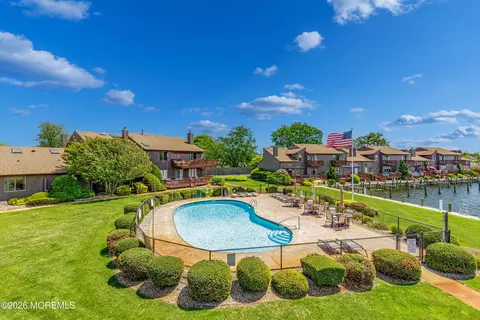 10 Sea Point Dr, Point Pleasant, NJ 08742