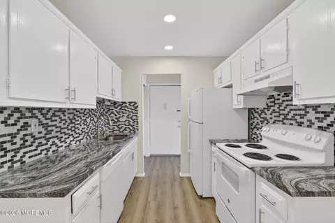 14 Pine Cluster Cir #D, Manalapan, NJ 07726