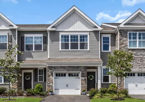 27 Chapel Ln, Wall, NJ 07753