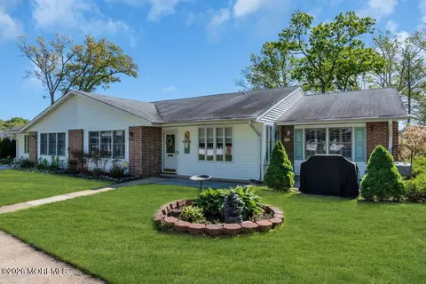 601 Lake Point Dr # B, Lakewood, NJ 08701